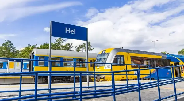 Gdańsk Hel: Jak dojechać? Pociąg, prom, auto wybierz najlepszy!